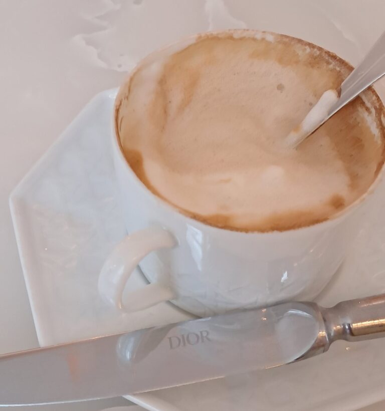 Cappuccino bij Cafe Dior