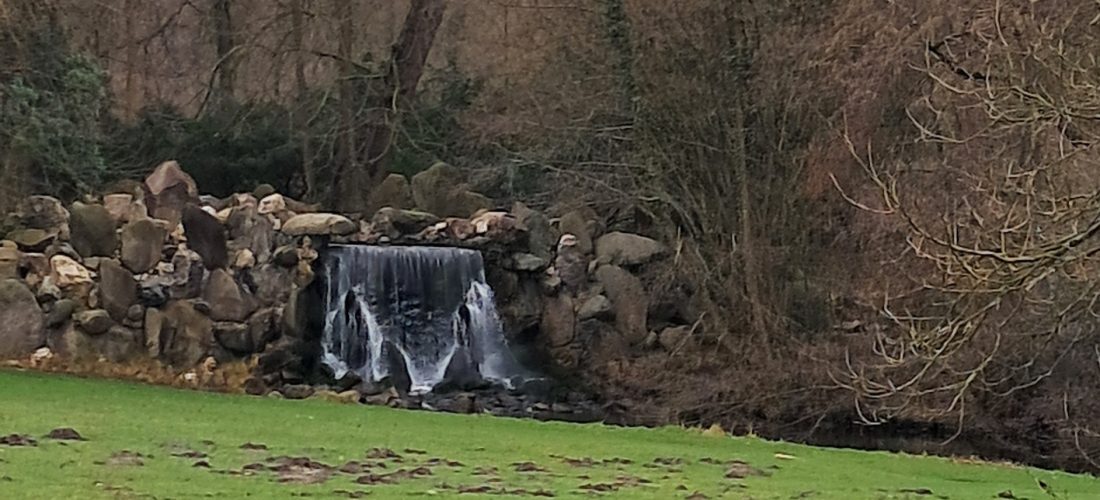 Waterval in Park Sonsbeek Arnhem als symbool voor ademhaling en rust