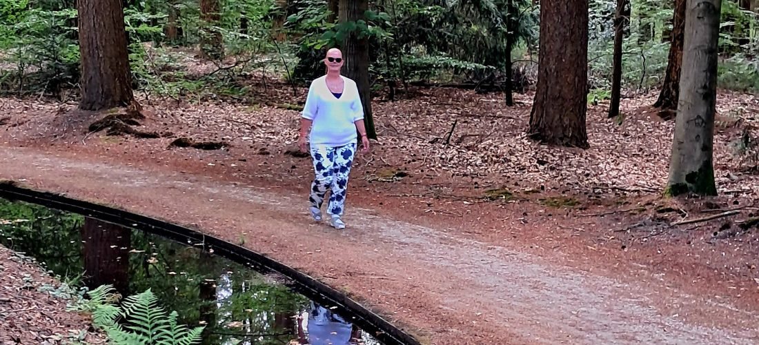 Wandelen in de natuur en genieten van buiten zijn