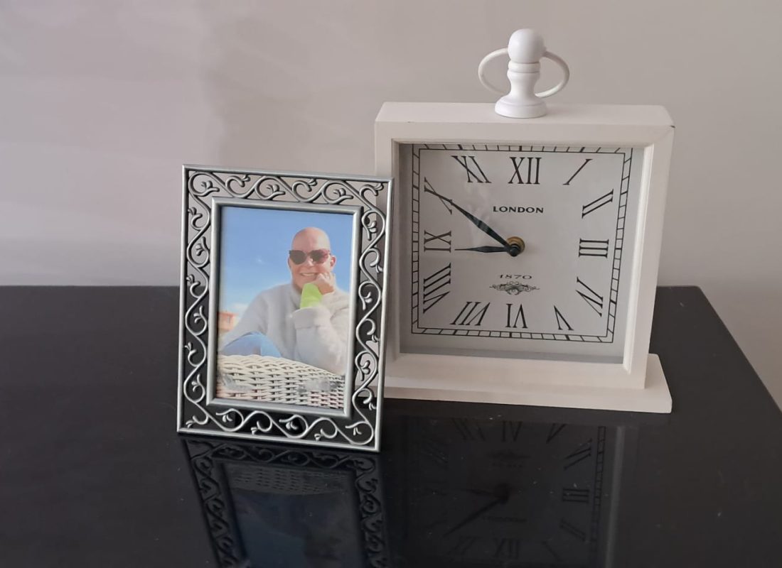 Van Frietkraam tot Fotolijstje: Tradities en Vondsten op de Vrijmarkt