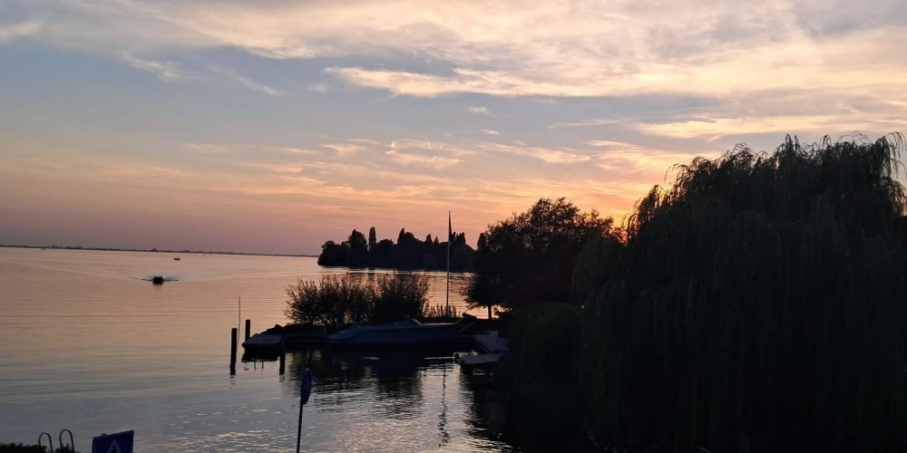 Elke dag eindigt met een mooie zonsondergang. Morgen zien we wel weer.